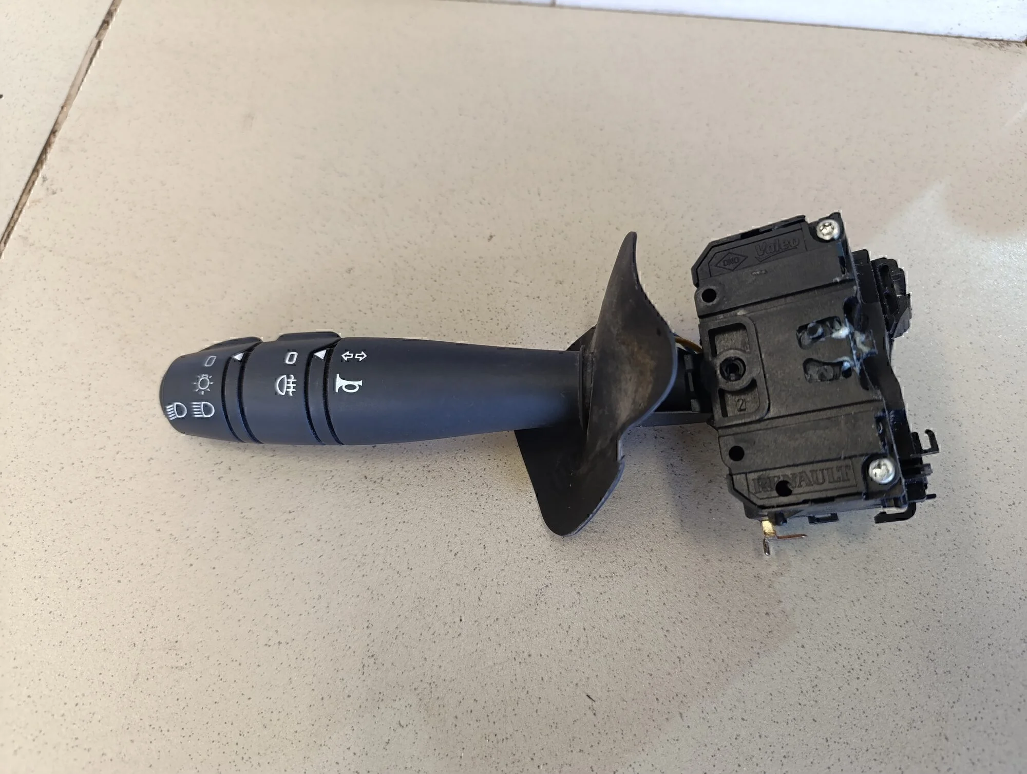 Переключатель поворотов подрулевой Logan 2005-2014