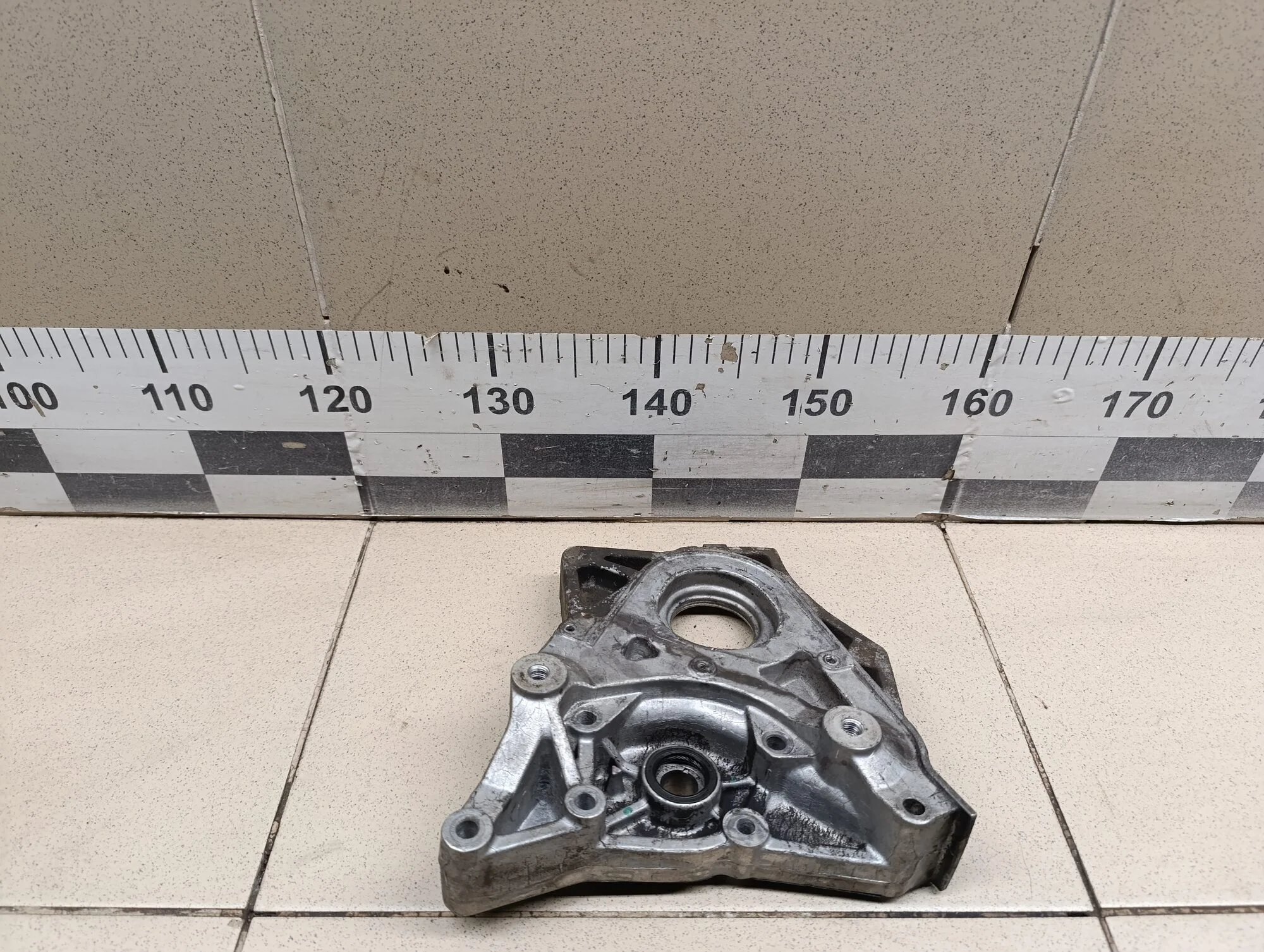 Крышка двигателя передняя L200 (KB) 2006-2016