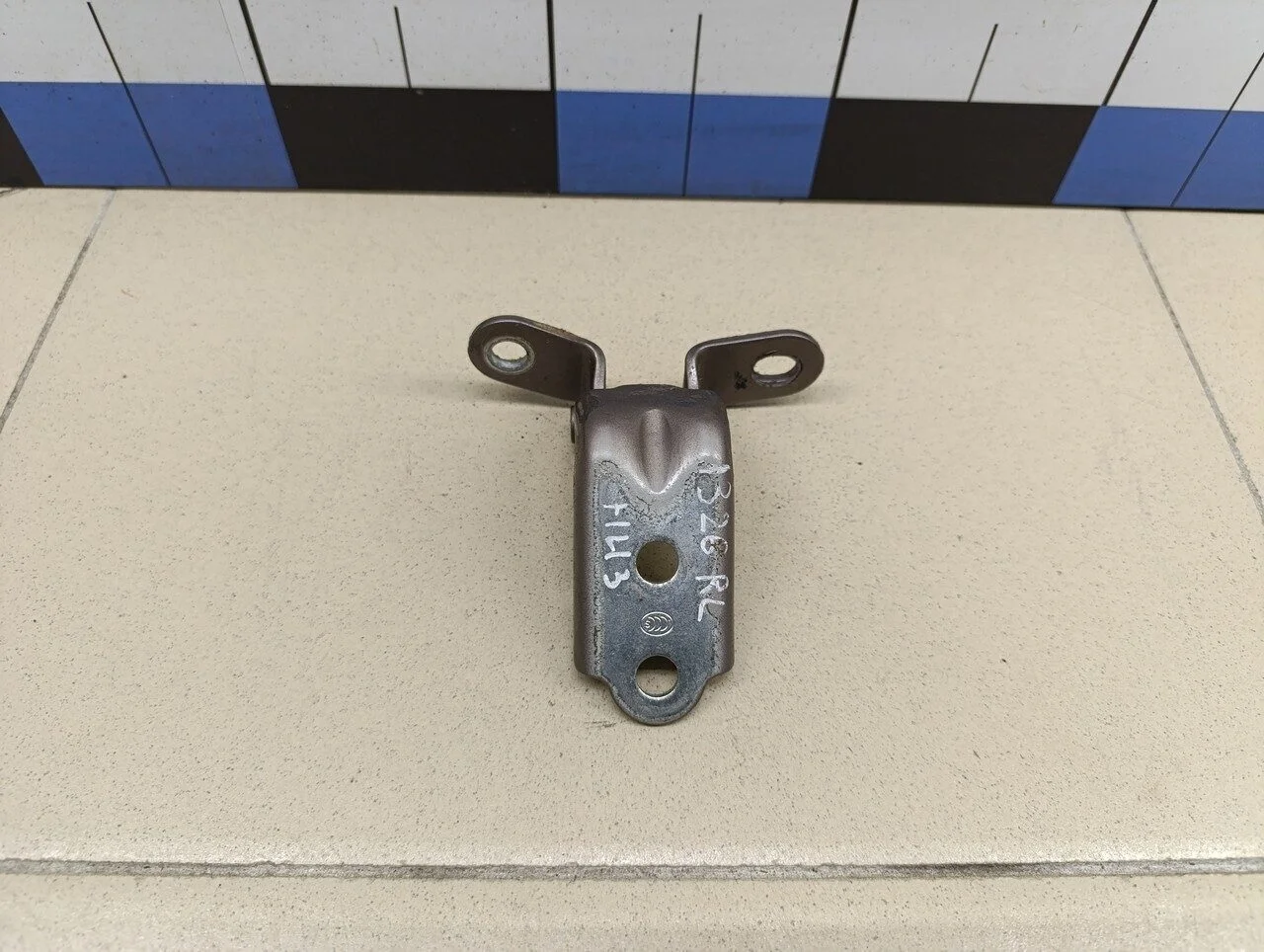 Петля двери Ceed 2012>