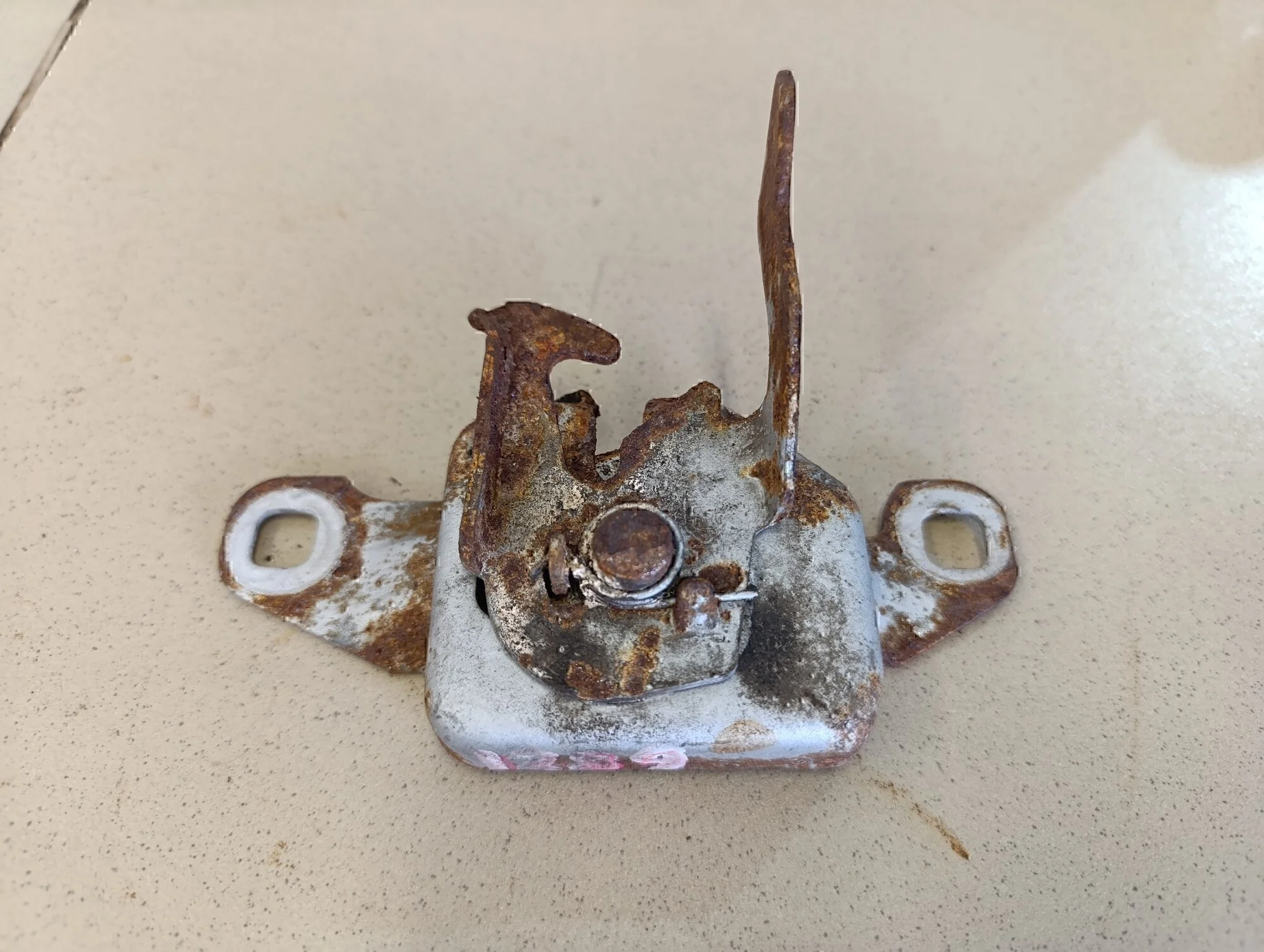 Замок капота Logan 2005-2014