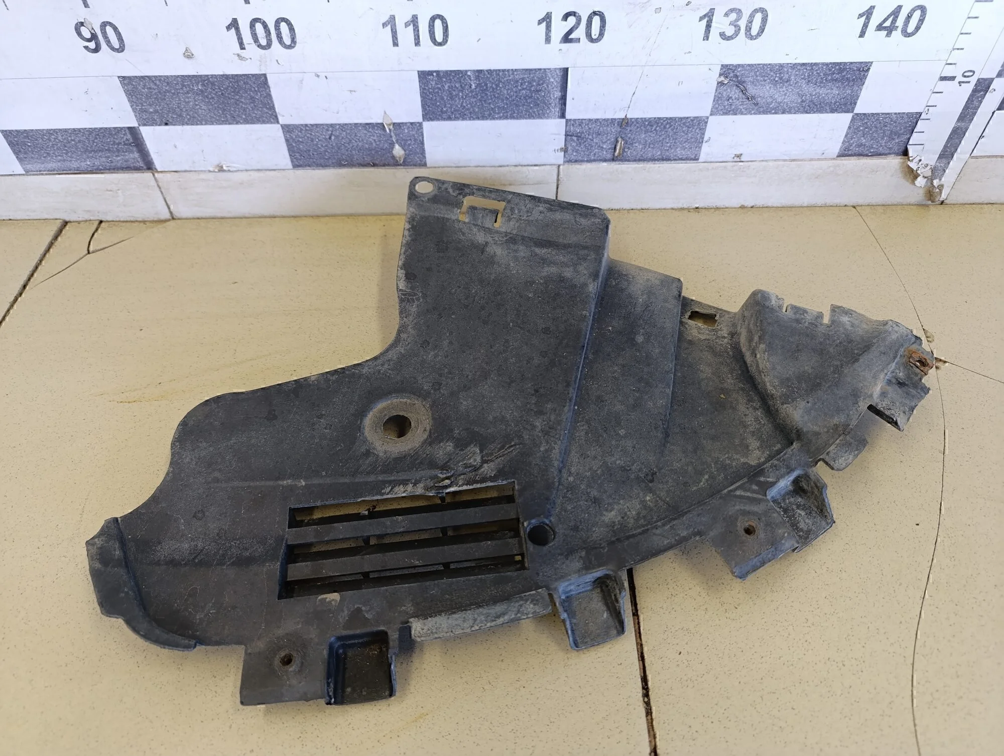 Пыльник двигателя нижний правый Sandero 2009-2014