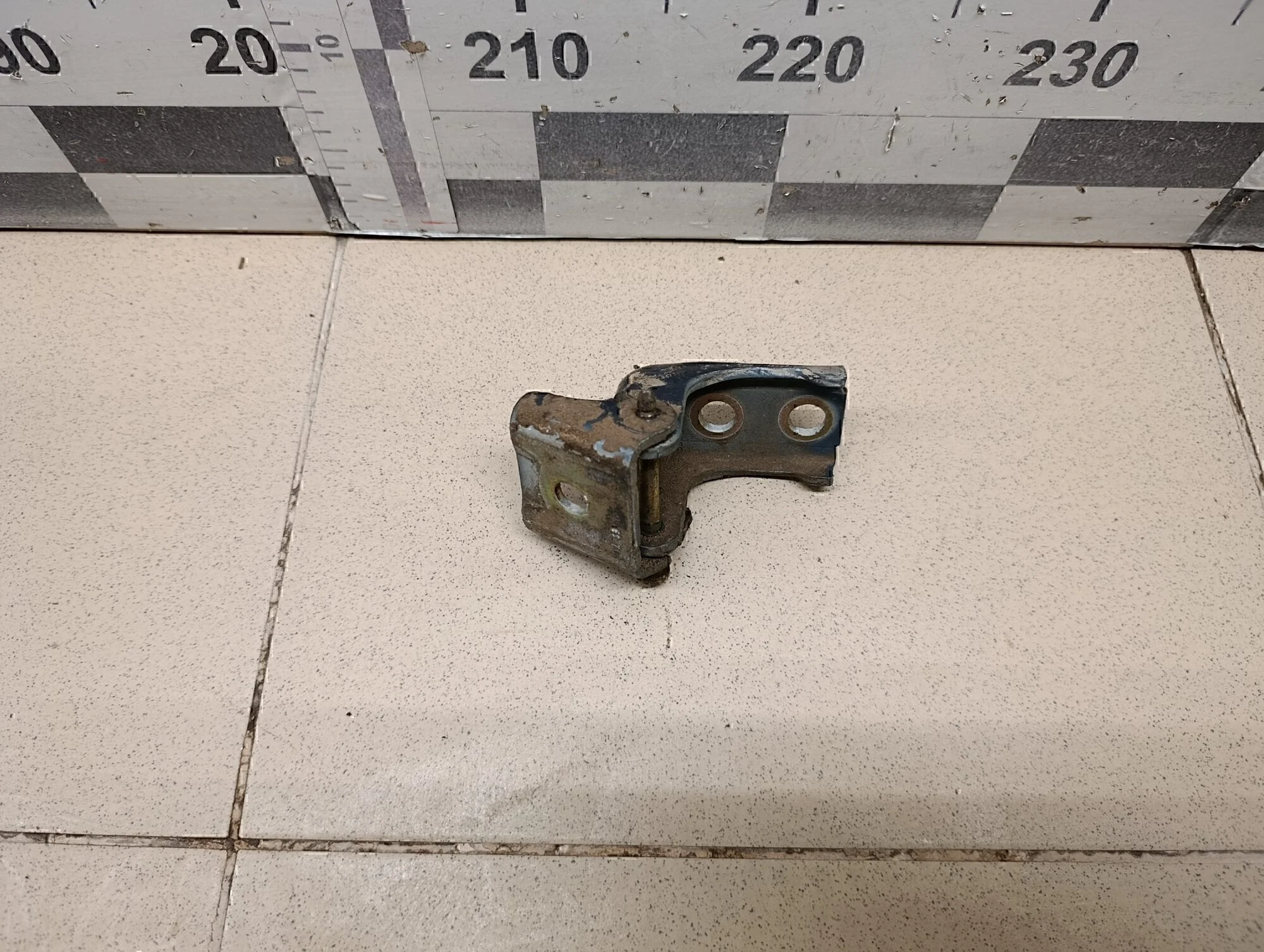 Петля двери  407 2004-2010