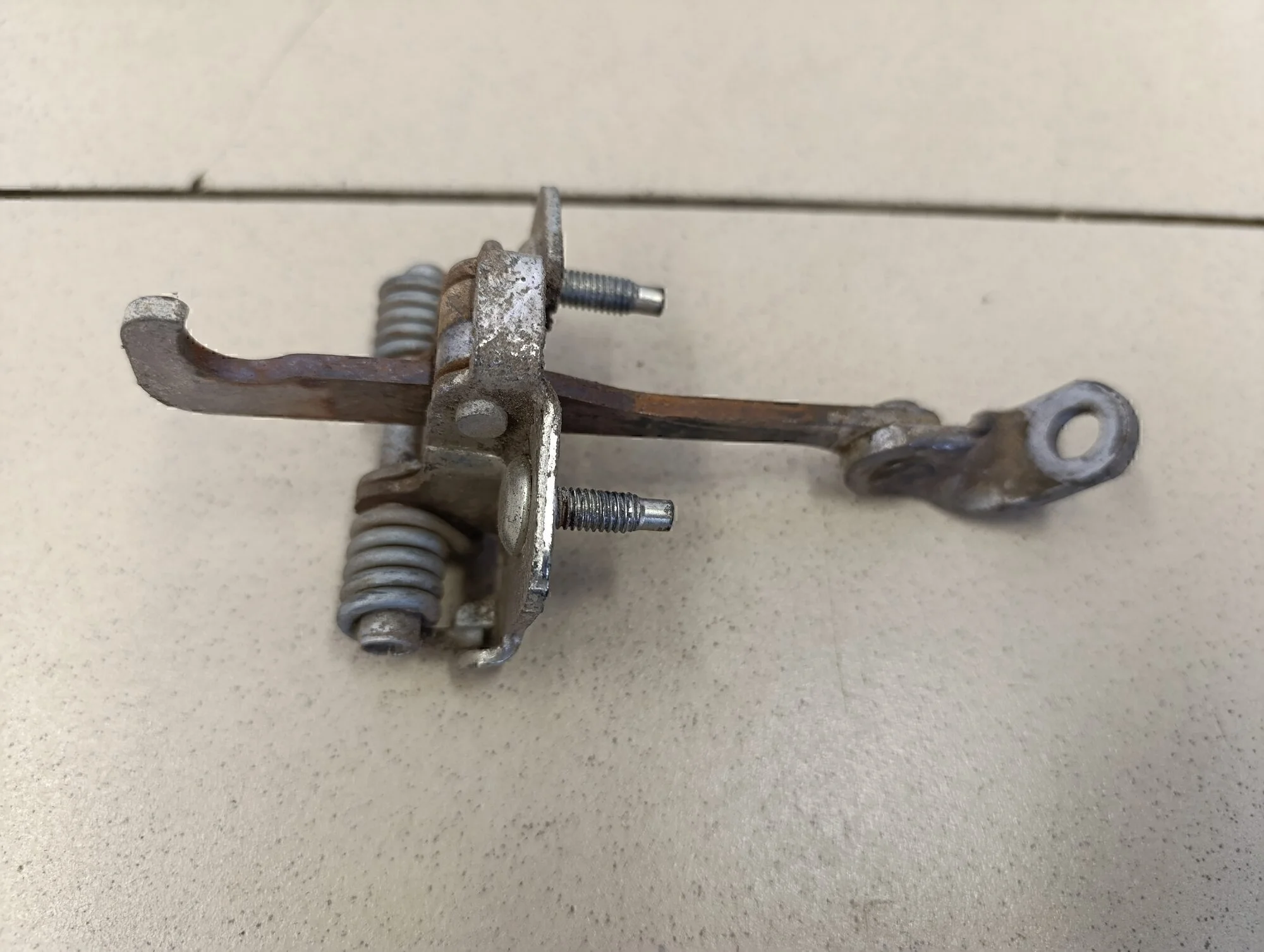 Ограничитель двери Logan 2005-2014