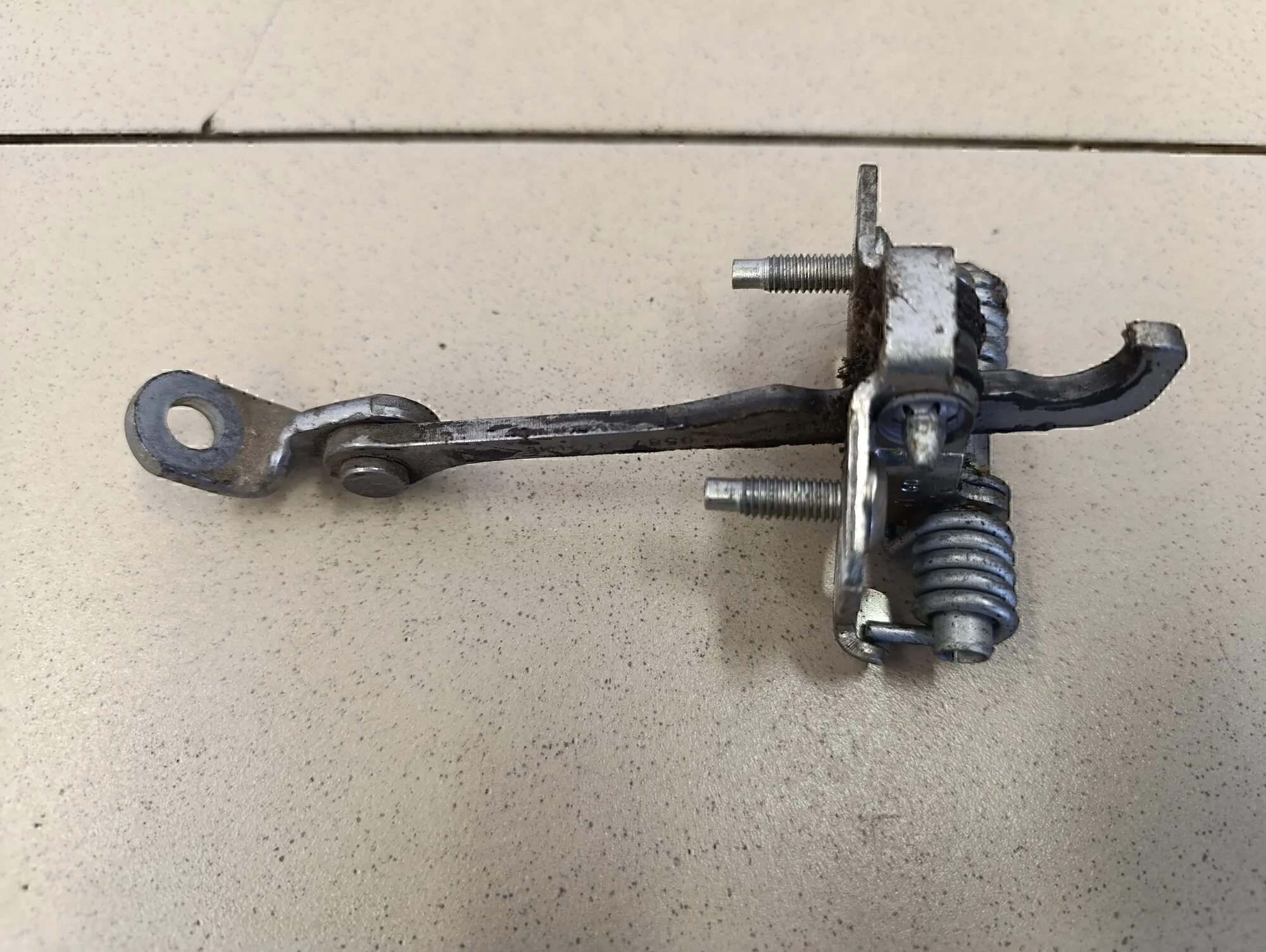 Ограничитель двери Logan 2005-2014