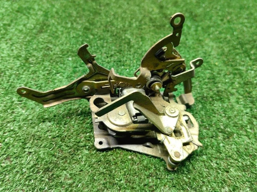 Замок двери задний левый Mercedes E-Class W210