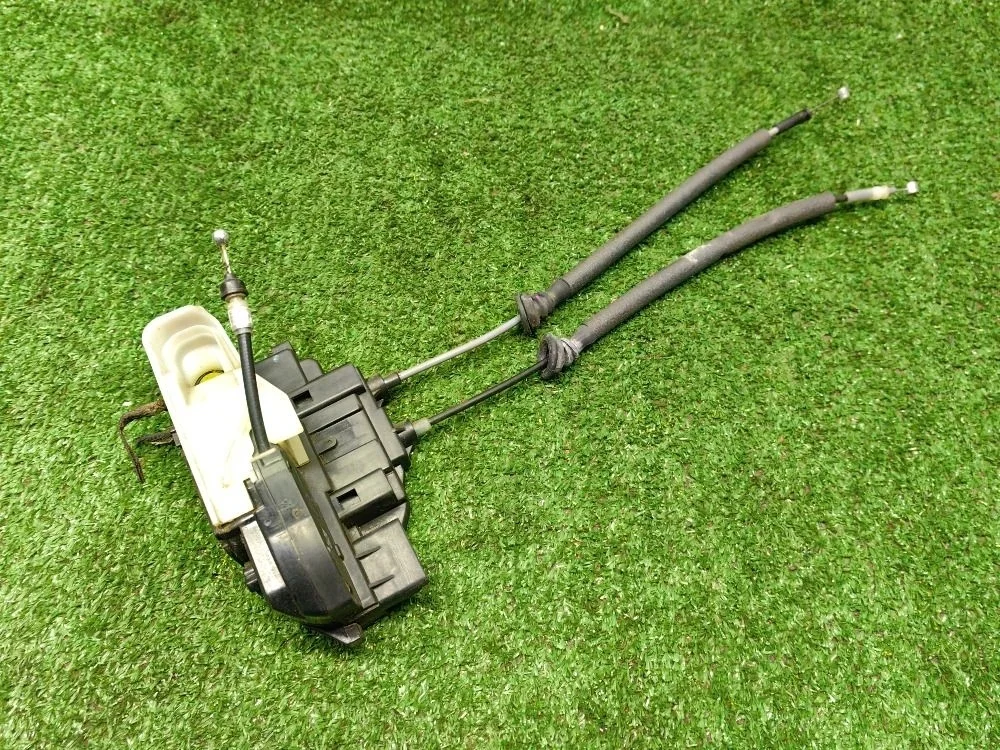 Замок двери передней правой Hyundai Elantra