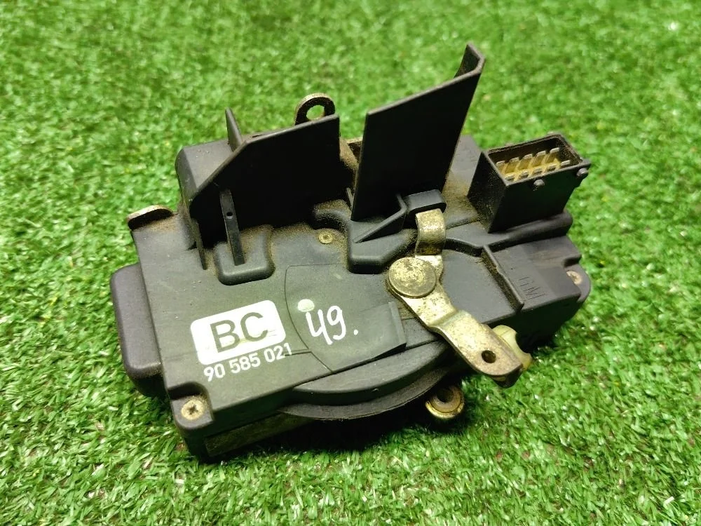 Замок двери передний левый Opel Vectra B