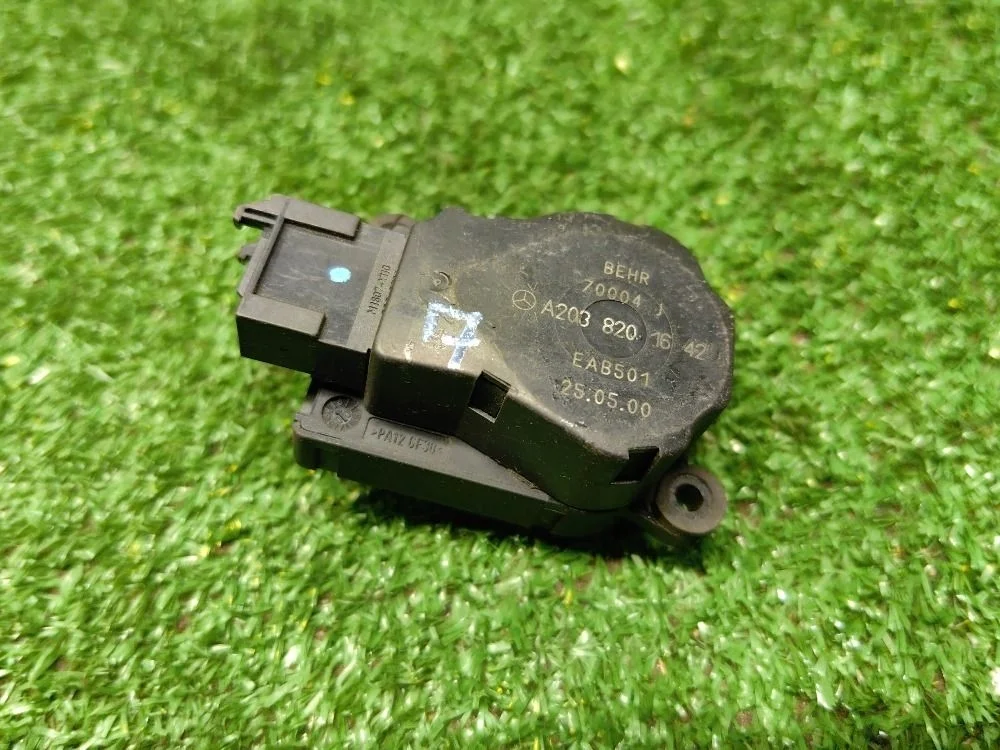 Моторчик заслонки отопителя Mercedes E-класс W211