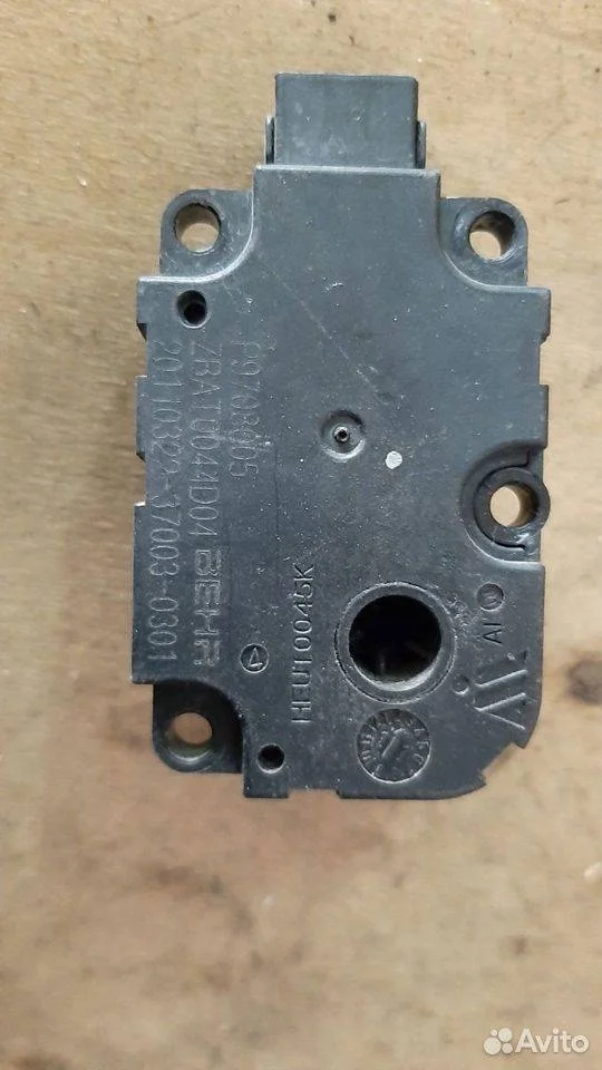 Моторчик привода заслонок отопителя Mercedes-Benz S-класс W221 рестайлинг (2009—2013)