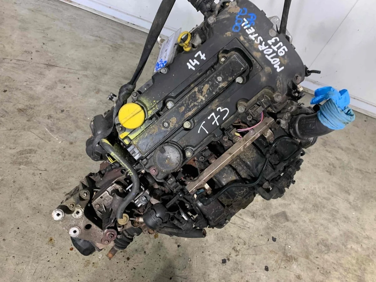 Двигатель Opel Meriva B (2010—2014) A14XER 1.4 i бензин Передний