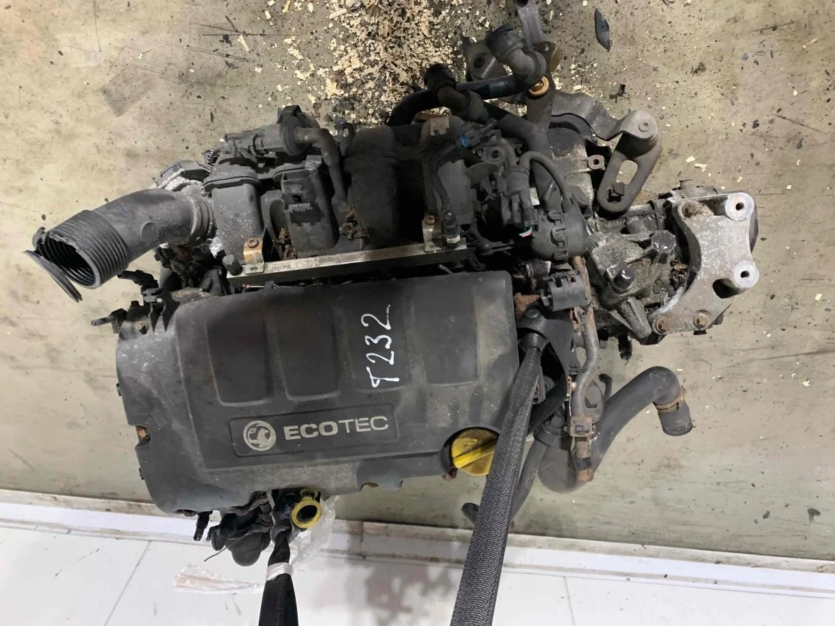 Двигатель Opel Corsa D рестайлинг (2010—2011) A12XER 1.2 i бензин Передний