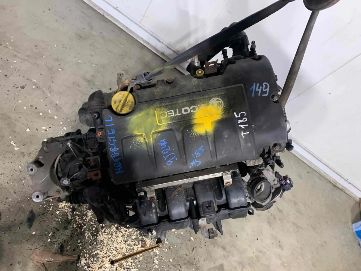 Двигатель Opel Corsa D рестайлинг (2010—2011) A12XER 1.2 i бензин Передний