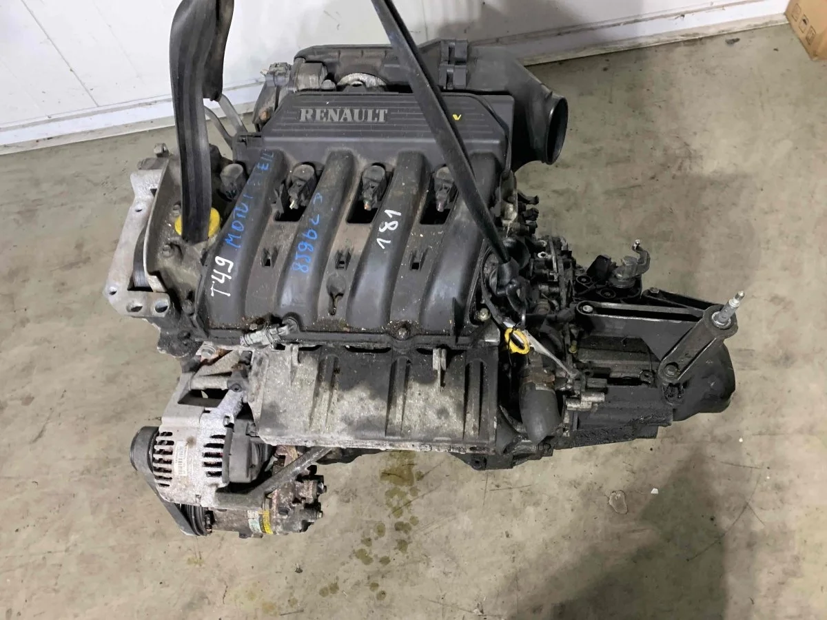 Двигатель Renault Scenic II (2003—2006) K4J730 1.4 i бензин Передний