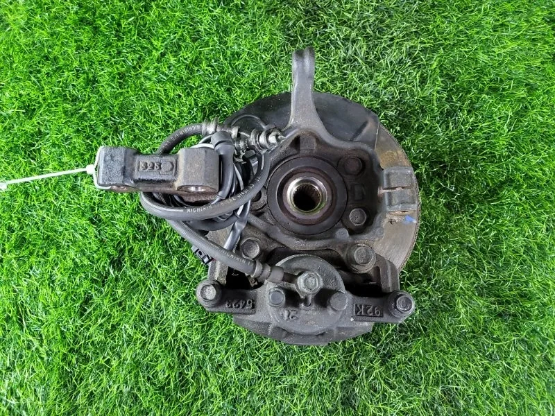 Кулак поворотный Nissan Tiida 2009 40014ED00 C11 HR15DE, передний правый