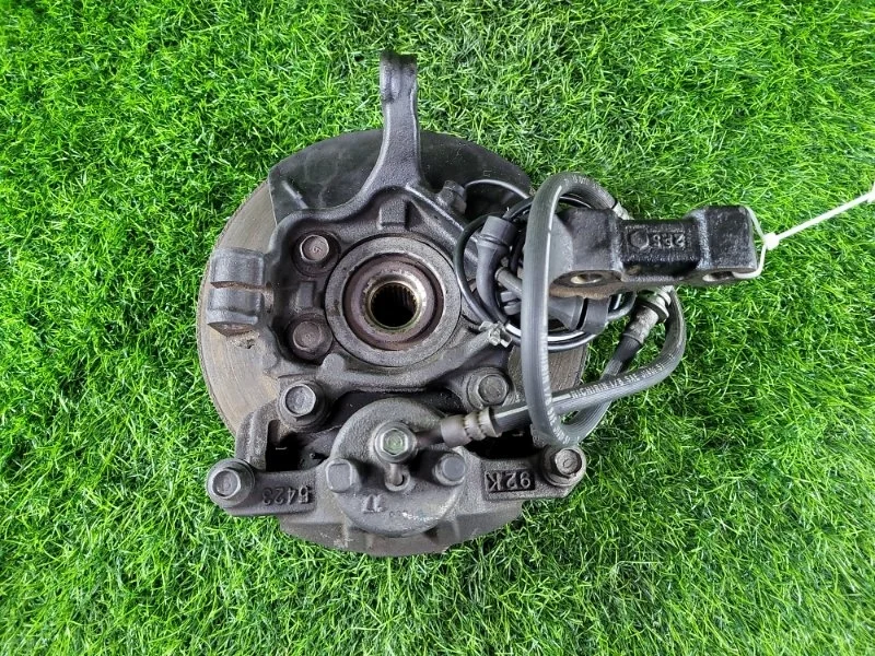 Кулак поворотный Nissan Tiida 2009 40015ED00 C11 HR15DE, передний левый