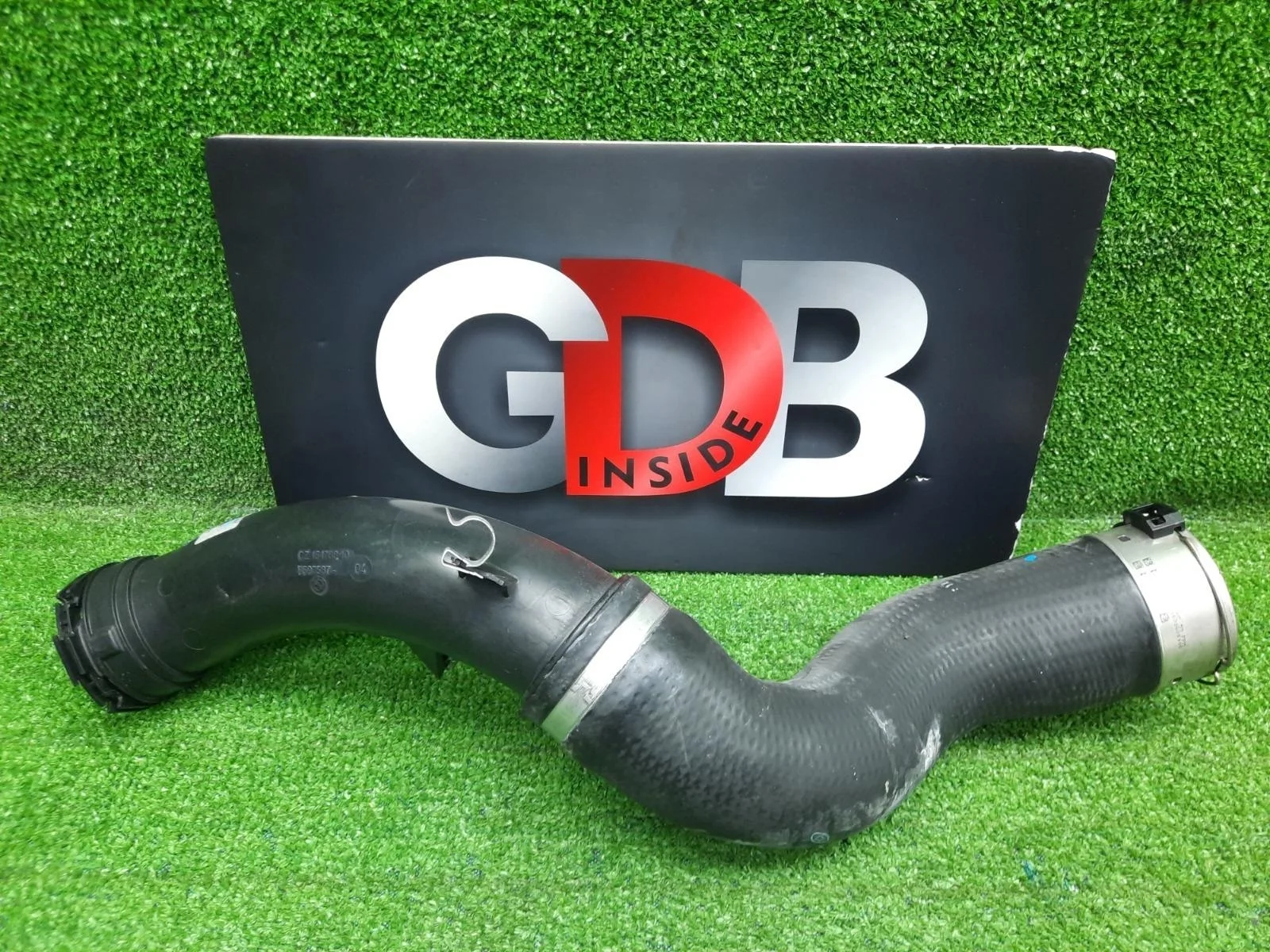 Патрубок интеркулера BMW 1 series 17.04.2013 13717597587 F20 N13B16A, левый