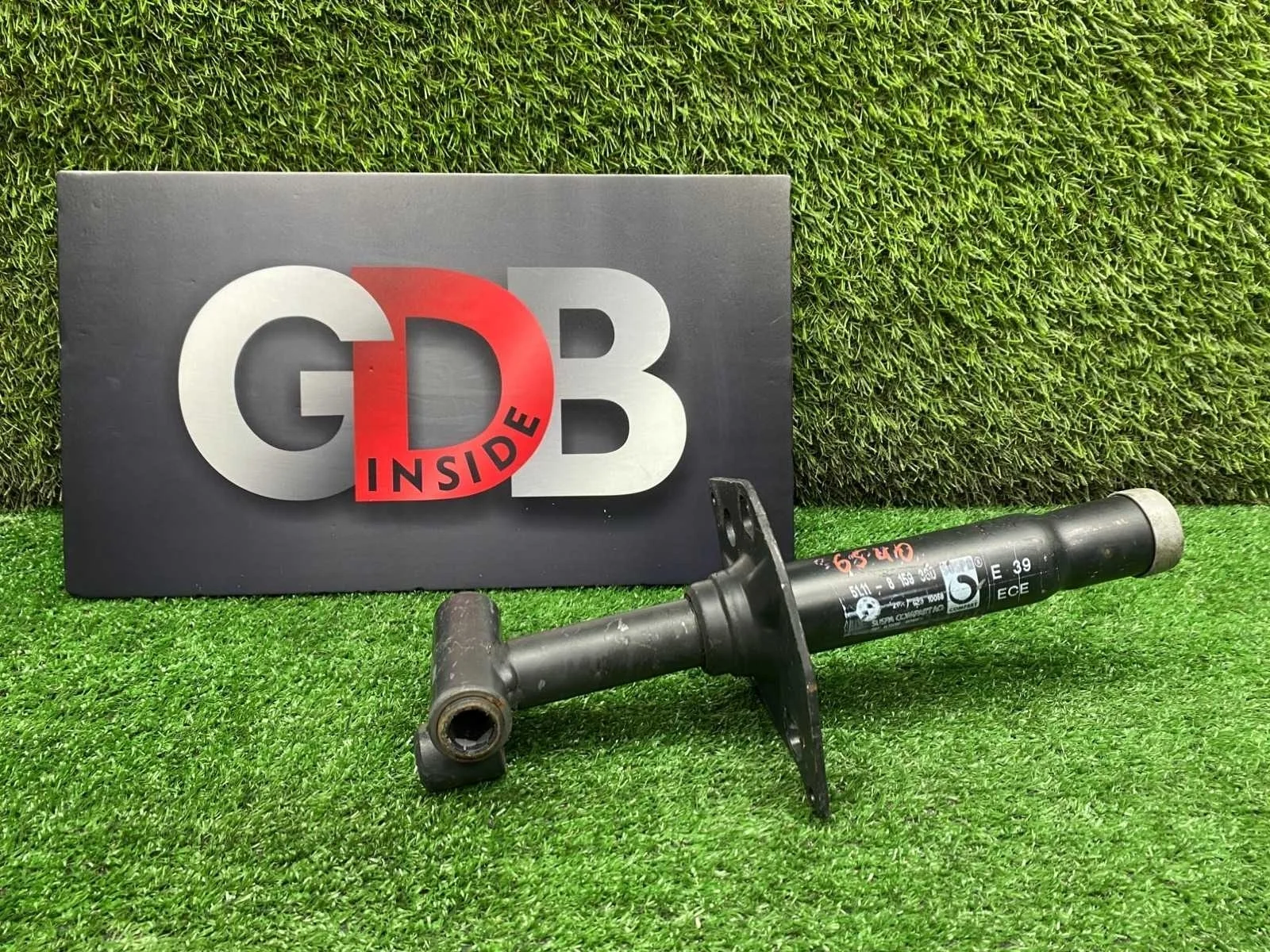 Крепление усилителя бампера BMW 5 series 05.11.1999 51118159360 E39 M52B28TU, переднее правое