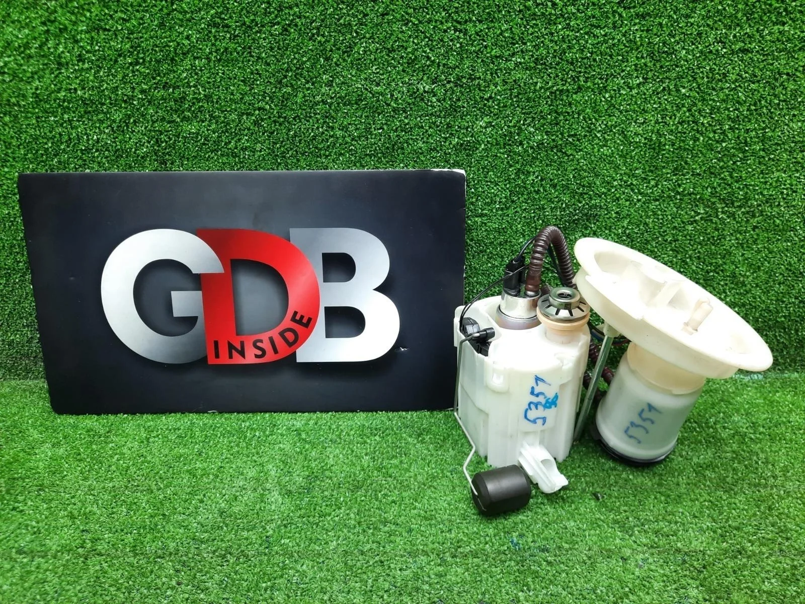 Топливная станция с насосом BMW 1 series 17.04.2013 16117243974 F20 N13B16A