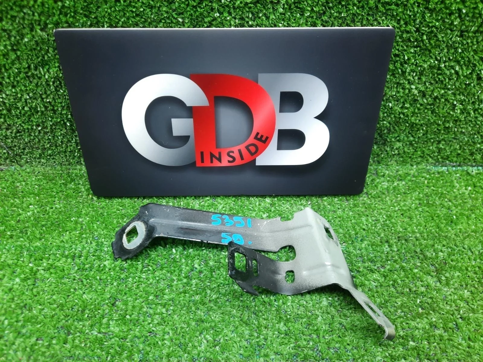 Кронштейн крыла BMW 1 series 17.04.2013 41357284649 F20 N13B16A, передний левый