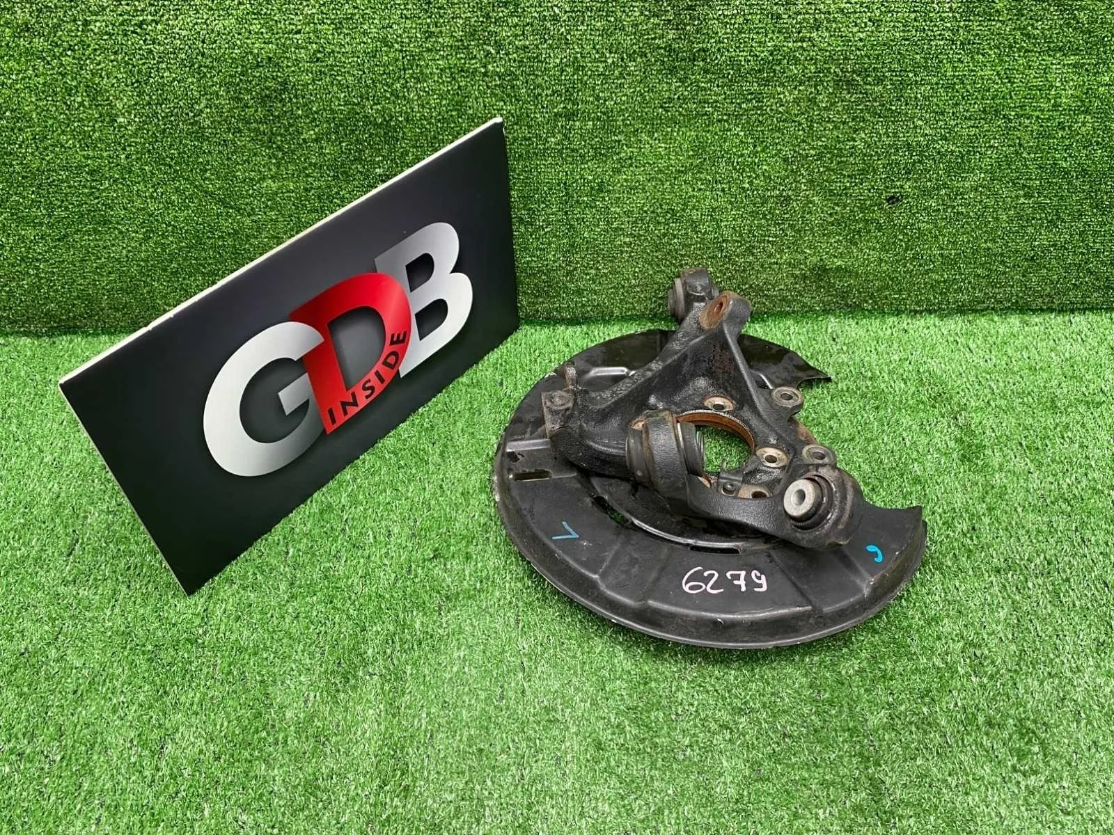 Кулак поворотный BMW X1 07.12.2011 33326788049 E84 N20B20A, задний левый