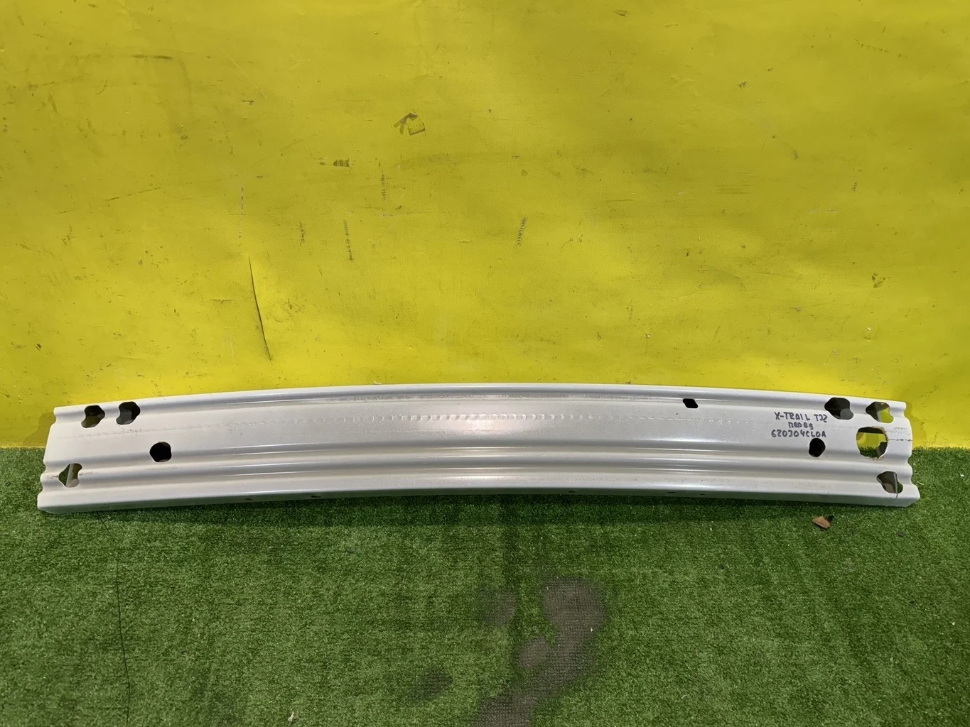 Усилитель переднего бампера  Nissan X-Trail (T32) 2014 620304CL0A 41512