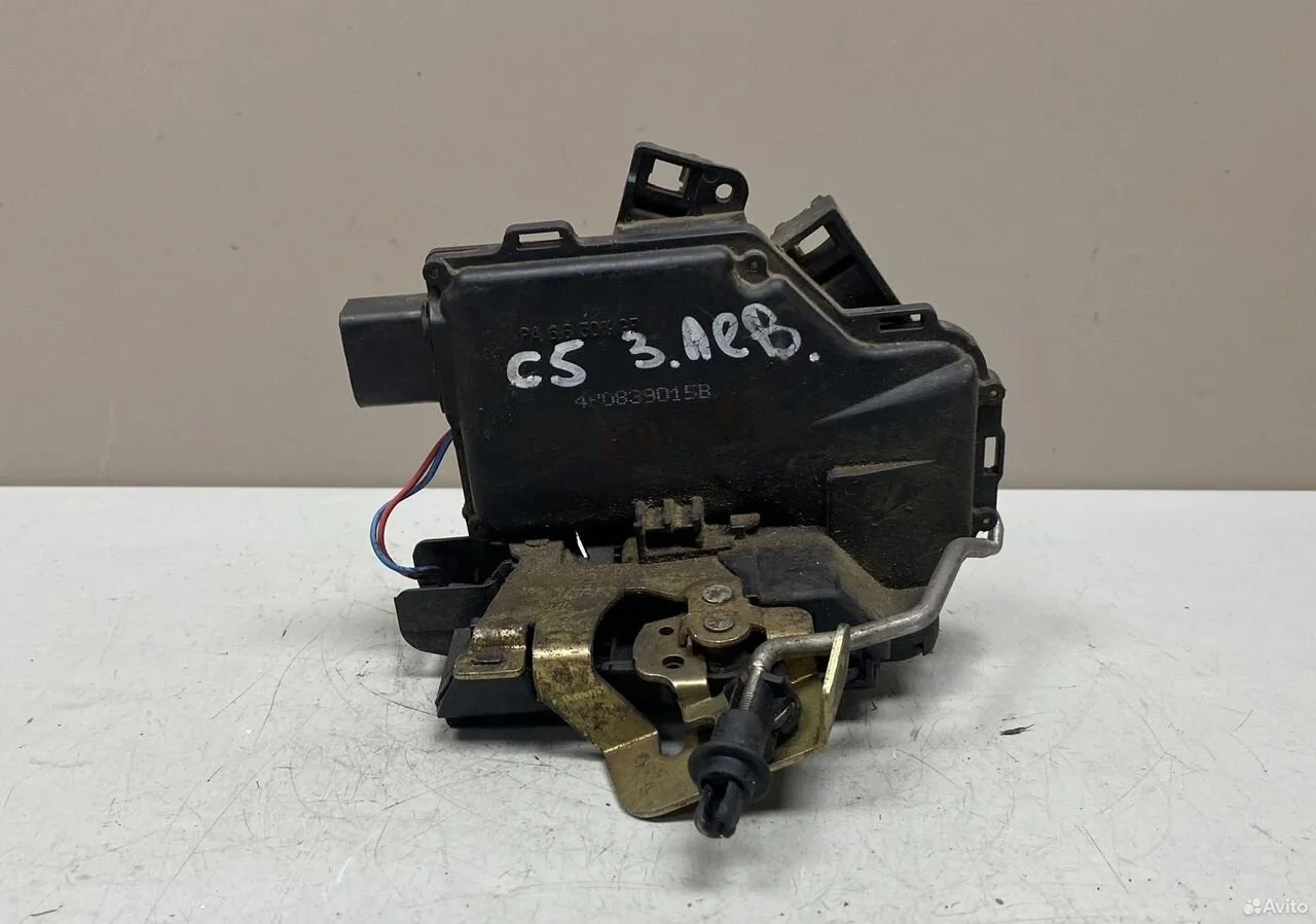 Замок двери задний левый audi a6 c5 4b