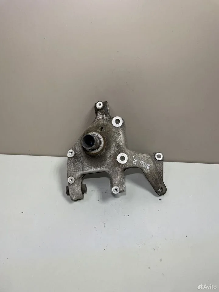 Кулак задний правый vw passat b6 3c0505434к