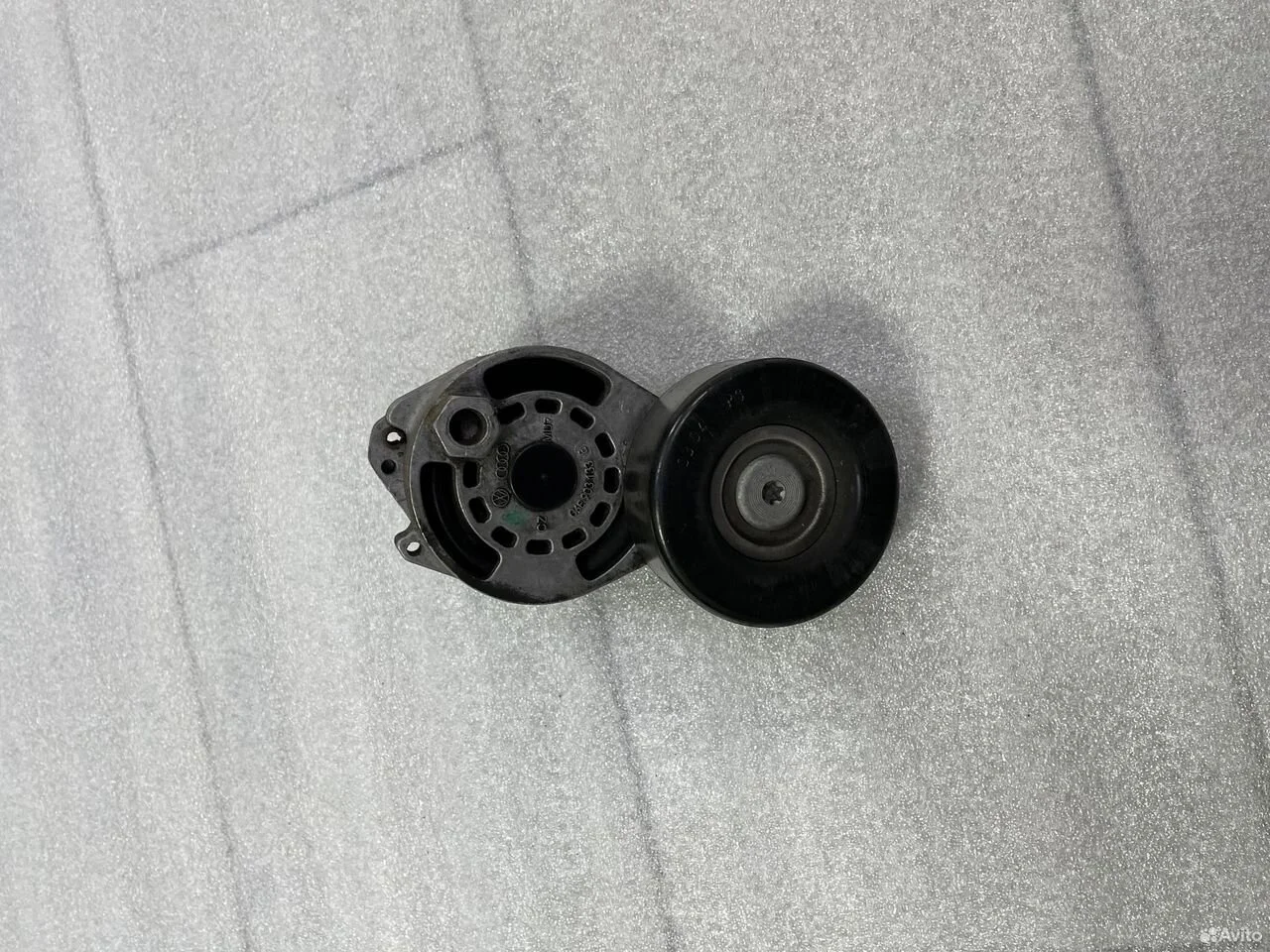 Нятяжитель ремня генератора audi a4 b8 a5 q5