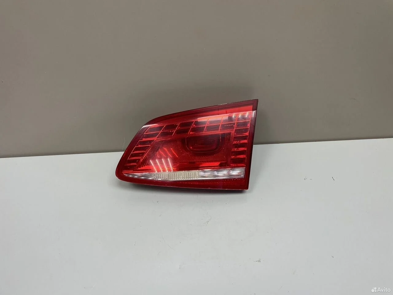 Фонарь правый внутренний vw passat b7 variant