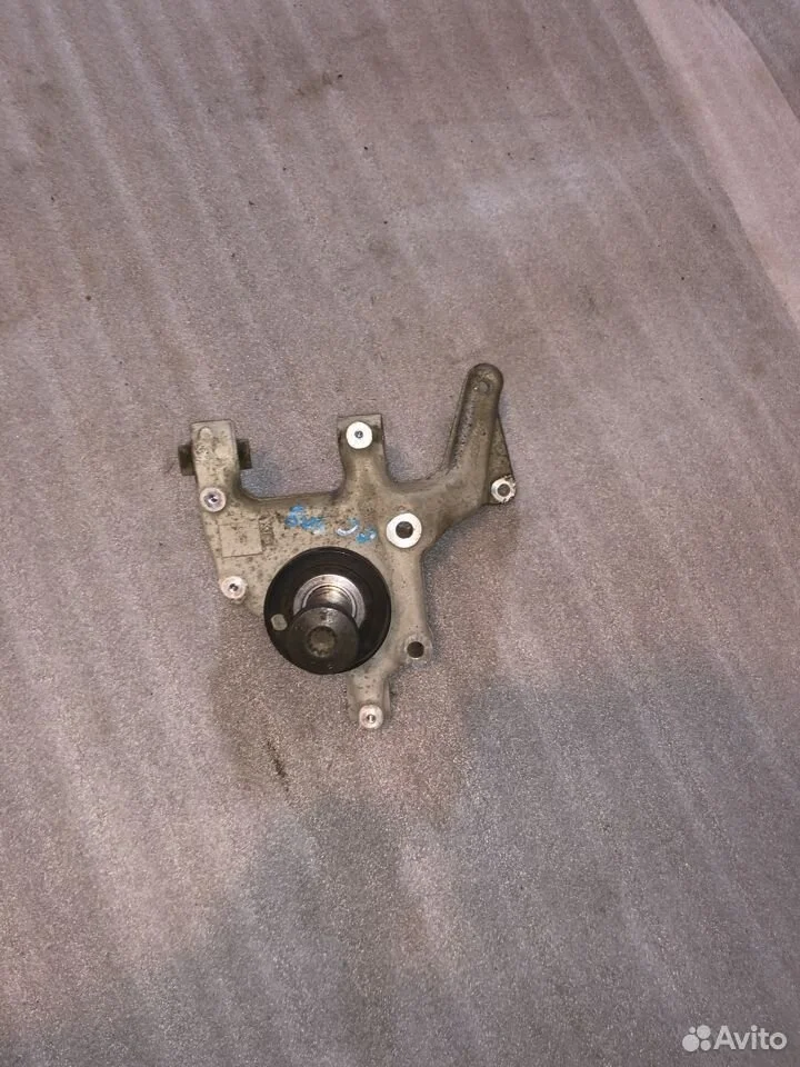 Кулак задний левый audi q3 8u 3c0505433k