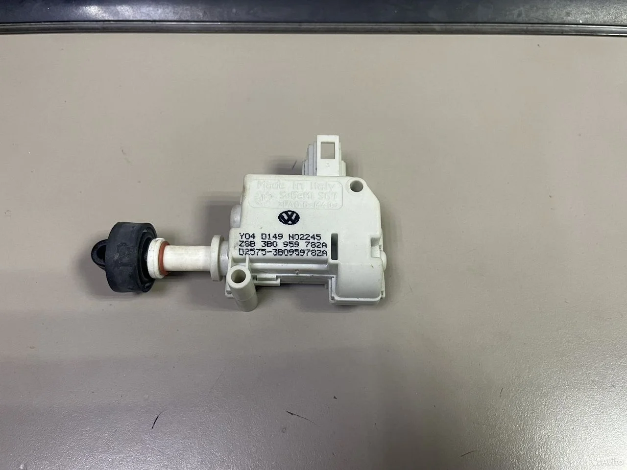 Активатор лючка бензобака audi a6 c6 vw passat b6