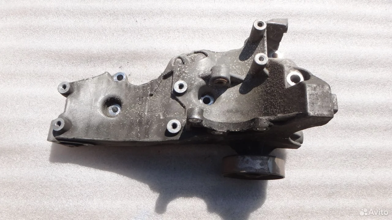 Кронштейн генератора audi a4 b7 06d903143d