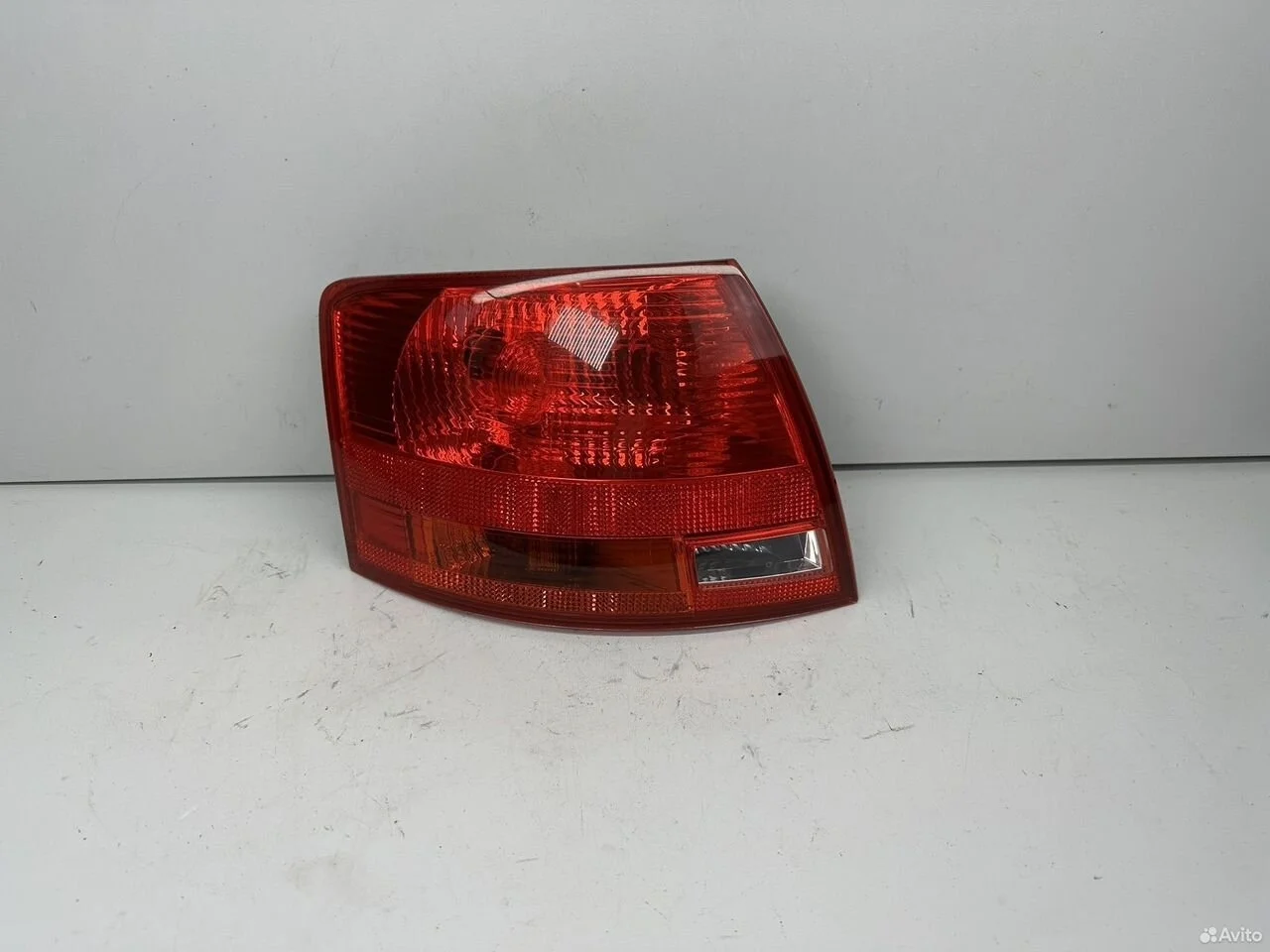 Фонарь задний левый audi a4 b7 avant 8e9945095e