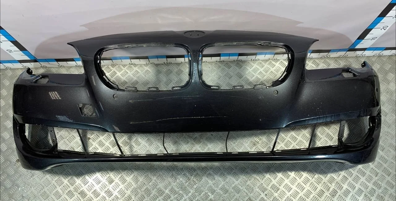 [Б/У] Бампер передний BMW 5 F10/F11 2010-2017 - под парктроники и омыватели [Код: 00379274 ]