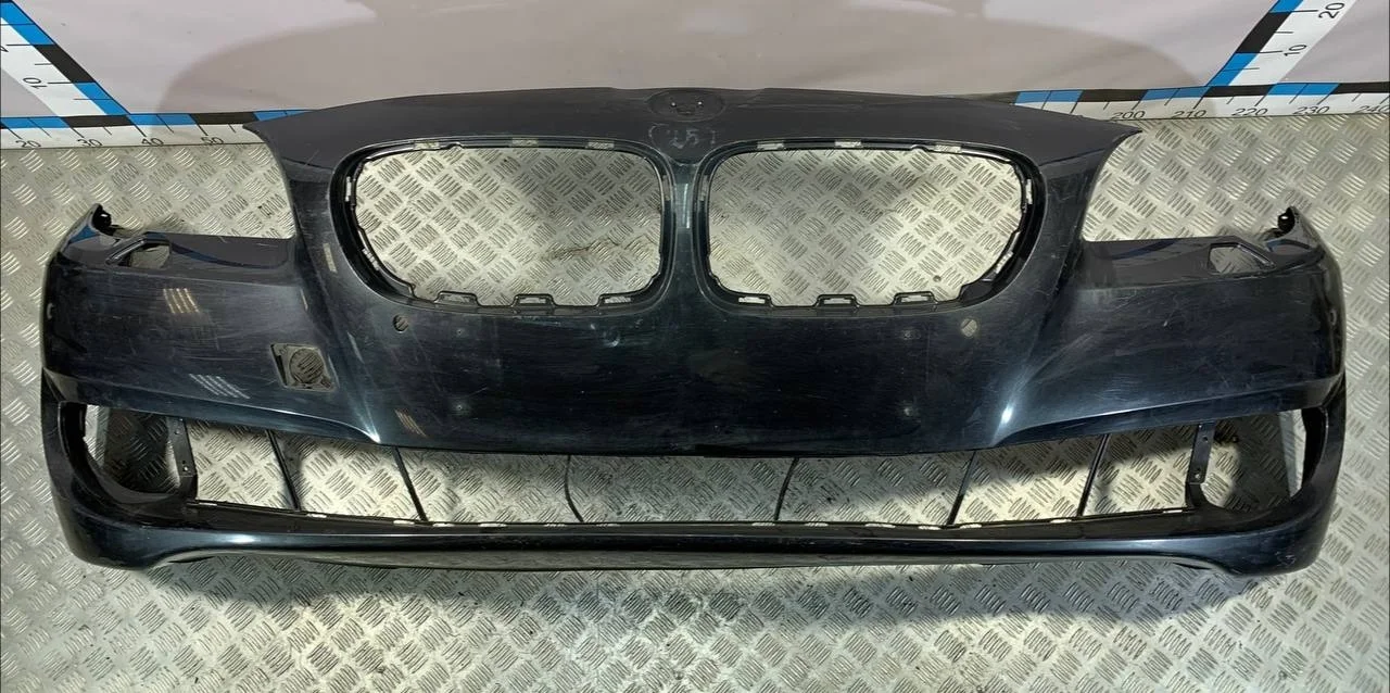 [Б/У] Бампер передний BMW 5 F10/F11 2010-2017 - под парктроники и омыватели [Код: 00379277 ]