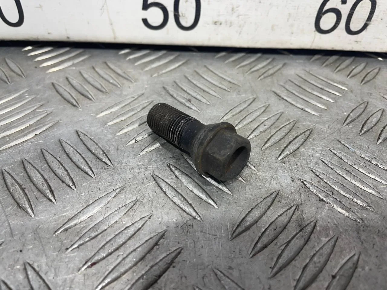 [Б/У] Болт колесный BMW 1-serie [Код: 00540920 ]