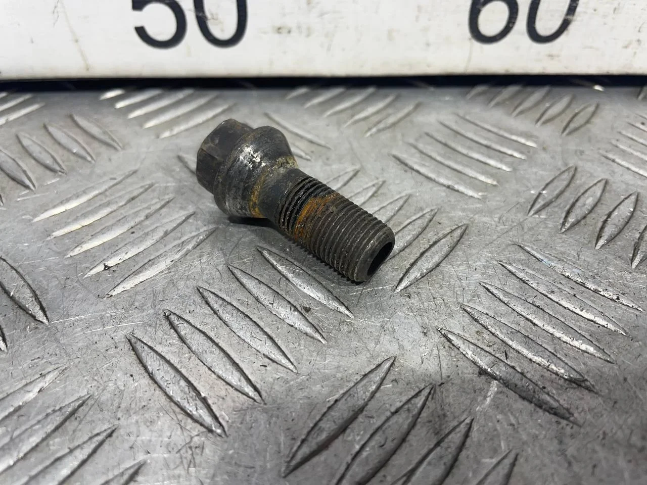 [Б/У] Болт колесный BMW 1-serie [Код: 00540923 ]