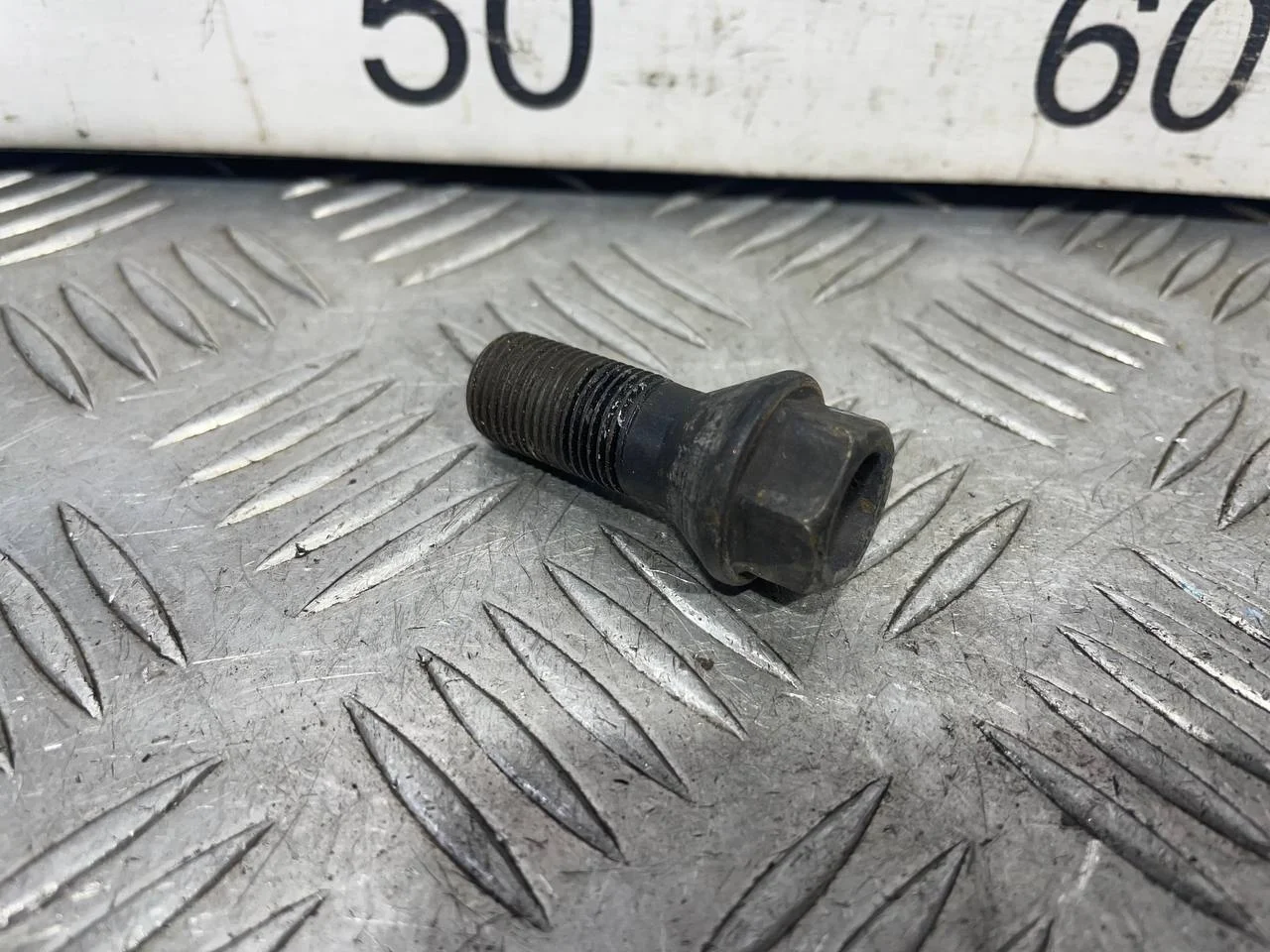 [Б/У] Болт колесный BMW 1-serie [Код: 00540924 ]