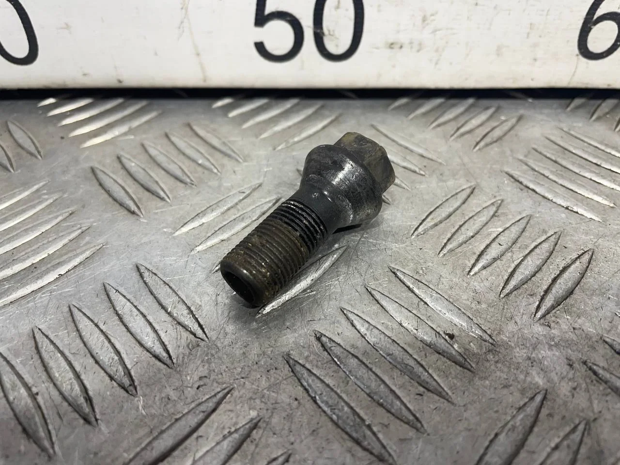 [Б/У] Болт колесный BMW 1-serie [Код: 00540925 ]