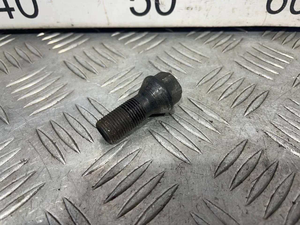 [Б/У] Болт колесный BMW 1-serie [Код: 00540927 ]