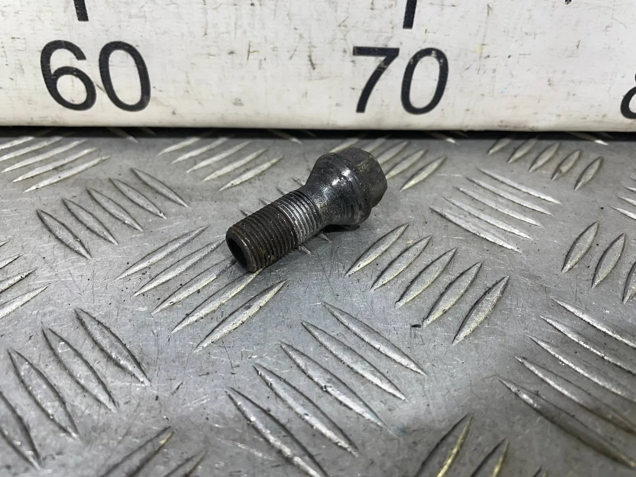 [Б/У] Болт колесный BMW 1-serie [Код: 00541074 ]