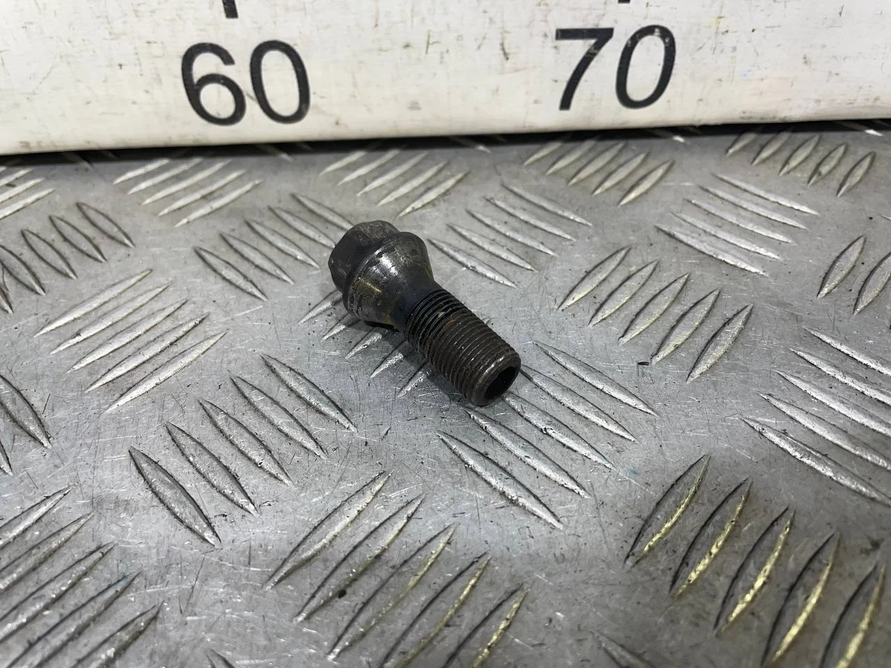 [Б/У] Болт колесный BMW 1-serie [Код: 00541075 ]