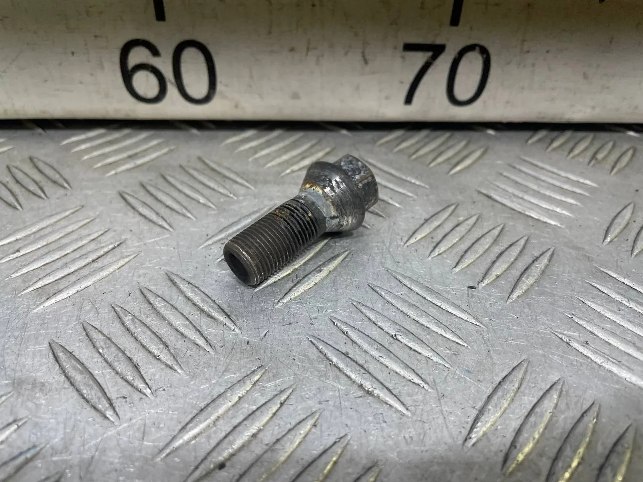 [Б/У] Болт колесный BMW 1-serie [Код: 00541076 ]