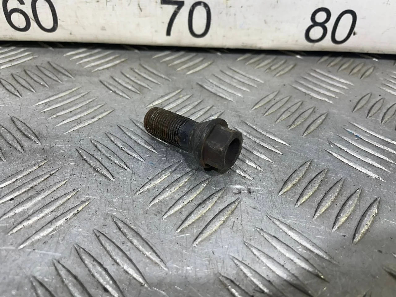 [Б/У] Болт колесный BMW 1-serie [Код: 00541078 ]