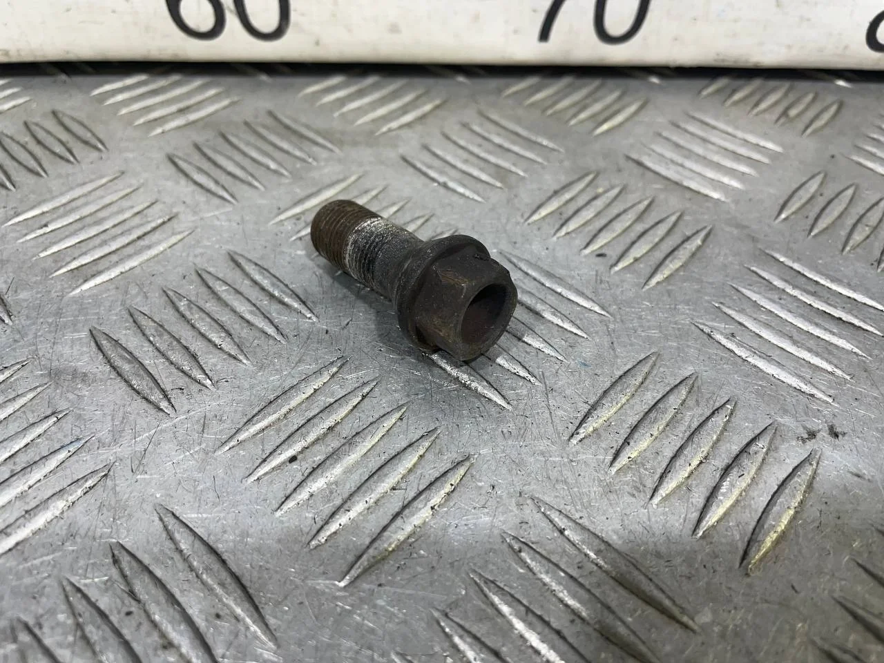 [Б/У] Болт колесный BMW 1-serie [Код: 00541080 ]