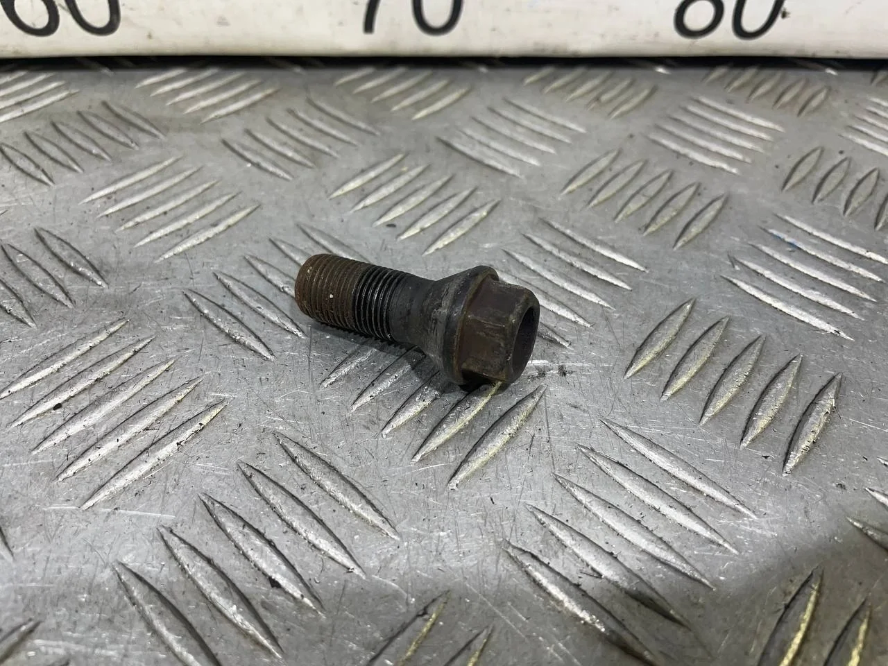 [Б/У] Болт колесный BMW 1-serie [Код: 00541082 ]