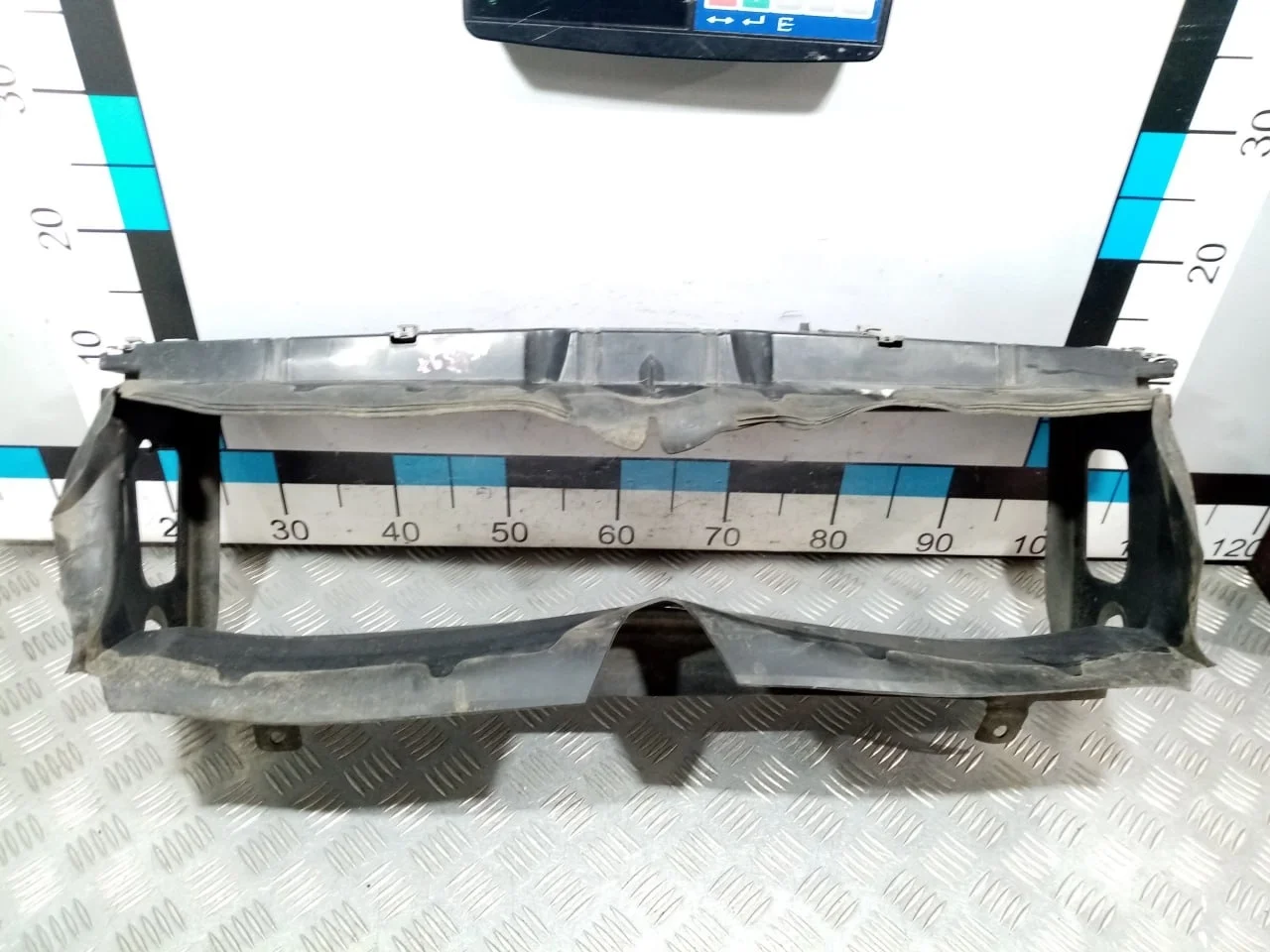 [Б/У] Воздуховод радиатора верхний - Трещина [Незначительные дефекты] [Код: 00611027 ]