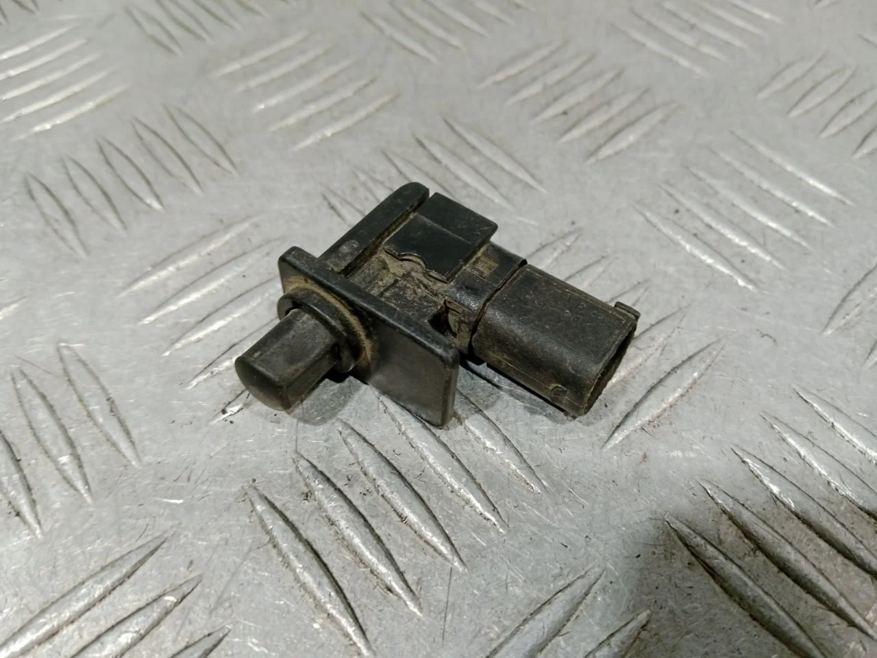 [Б/У] Выключатель концевой капота [Код: 00659715 ]