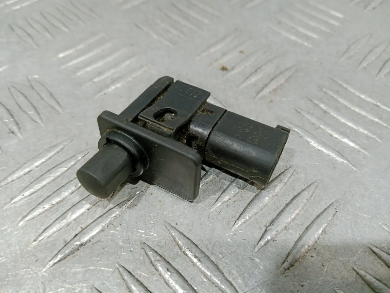 [Б/У] Выключатель концевой капота [Код: 00659717 ]