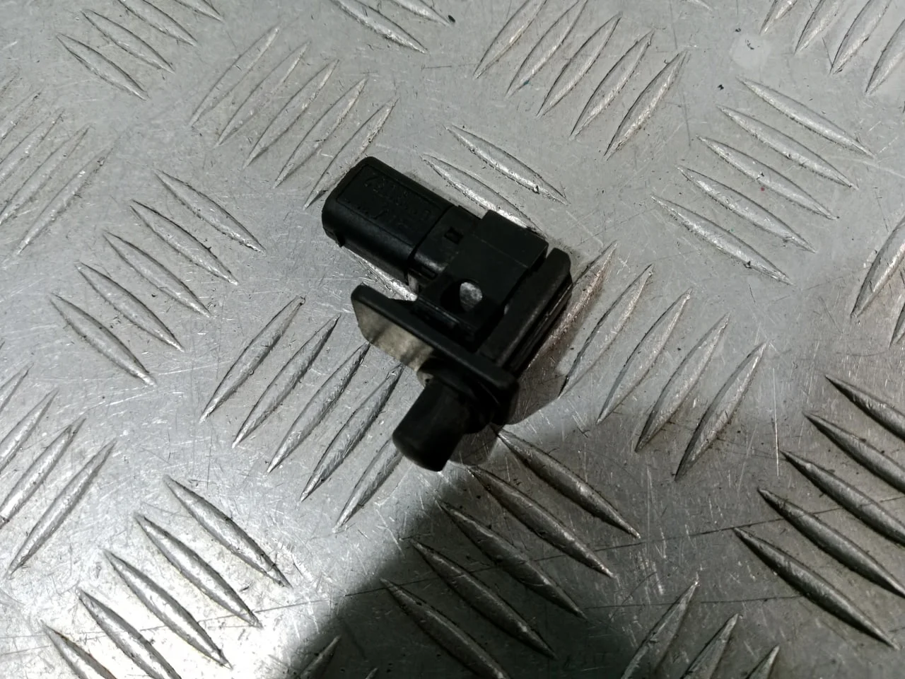 [Б/У] Выключатель концевой капота [Код: 00662195 ]